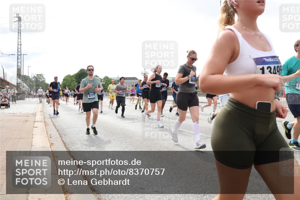29.06.2025 - hella hamburg halbmarathon Lena Gebhardt http://msf.ph/oto/8370757 29.06.2025 10:39:43 Lombardsbrücke 9777, 14111, 10626, 9699, 13495, 11, 1058, 1076, 1586, 1856, 1883, 1899, 2092, 2313, 2578, 2843, 2976, 3046, 3275, 3353, 3727, 3882, 3883, 3884, 4298, 4523, 4603, 4609, 4659, 4752, 4855, 4882, 5045, 5229, 5654, 5701, 6321, 6342, 6343, 6427, 6428, 6698, 6719, 6726, 6739, 6748, 7045, 7053, 7125, 7199, 7429, 7455, 7456, 7501, 7524, 7684, 8107, 8203, 8243, 8612, 8995, 9393, 9569, 9698, 9747, 9777, 10441, 10512 meine-sportfotos.de