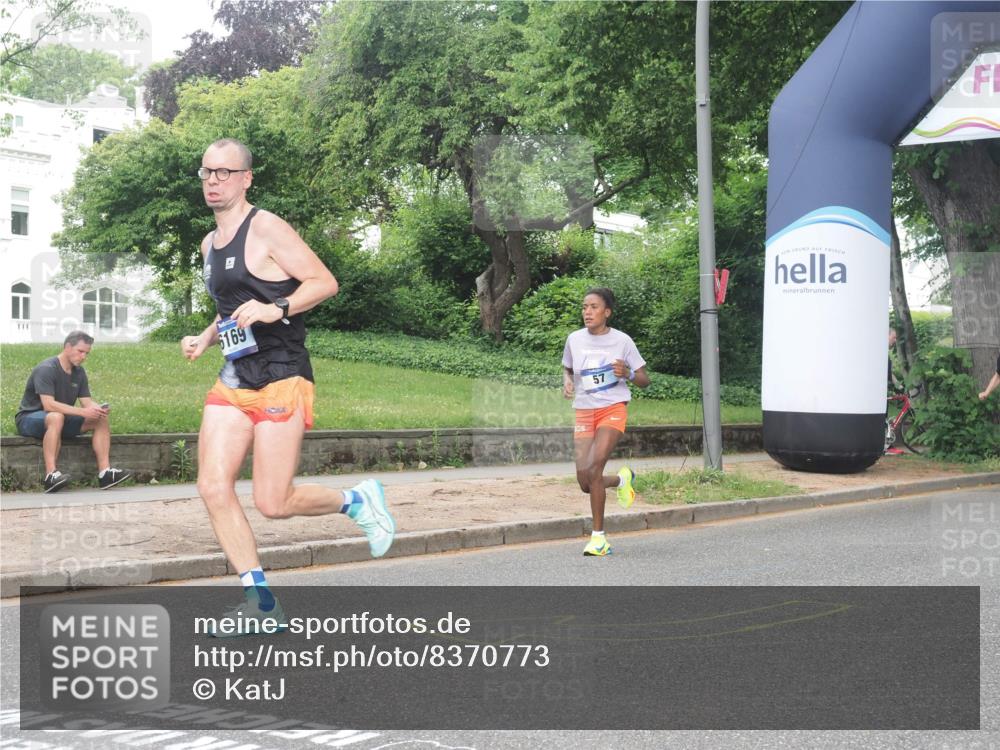 29.06.2025 - hella hamburg halbmarathon KatJ http://msf.ph/oto/8370773 29.06.2025 10:23:41 Zwischen KM18-KM19 57, 4477, 5048, 6169 meine-sportfotos.de