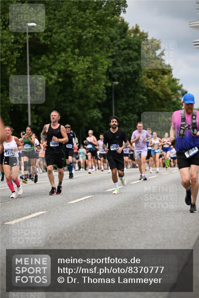 29.06.2025 - hella hamburg halbmarathon Dr. Thomas Lammeyer http://msf.ph/oto/8370777 29.06.2025 10:42:02 Kennedybrücke 1337, 1475, 1799, 1985, 2016, 2031, 2853, 3286, 3880, 4762, 5139, 5522, 5523, 6697, 6955, 7124, 7321, 7629, 8499, 8811, 8843, 8985, 9288, 9391, 9524, 9894, 10025, 10159, 10506, 10836, 11087 meine-sportfotos.de
