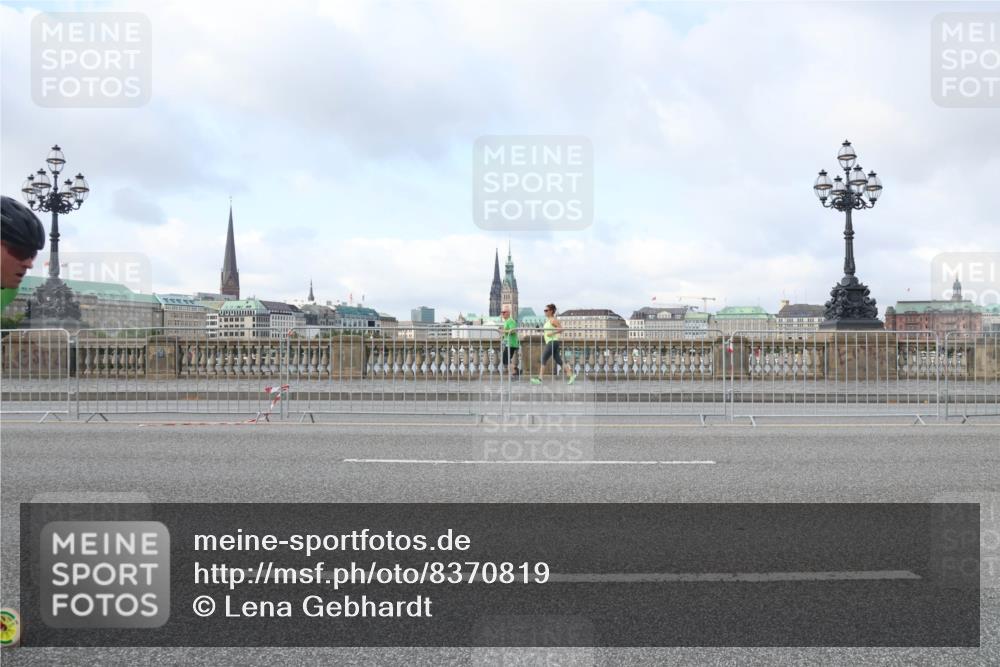 29.06.2025 - hella hamburg halbmarathon Lena Gebhardt http://msf.ph/oto/8370819 29.06.2025 08:50:43 Lombardsbrücke  meine-sportfotos.de