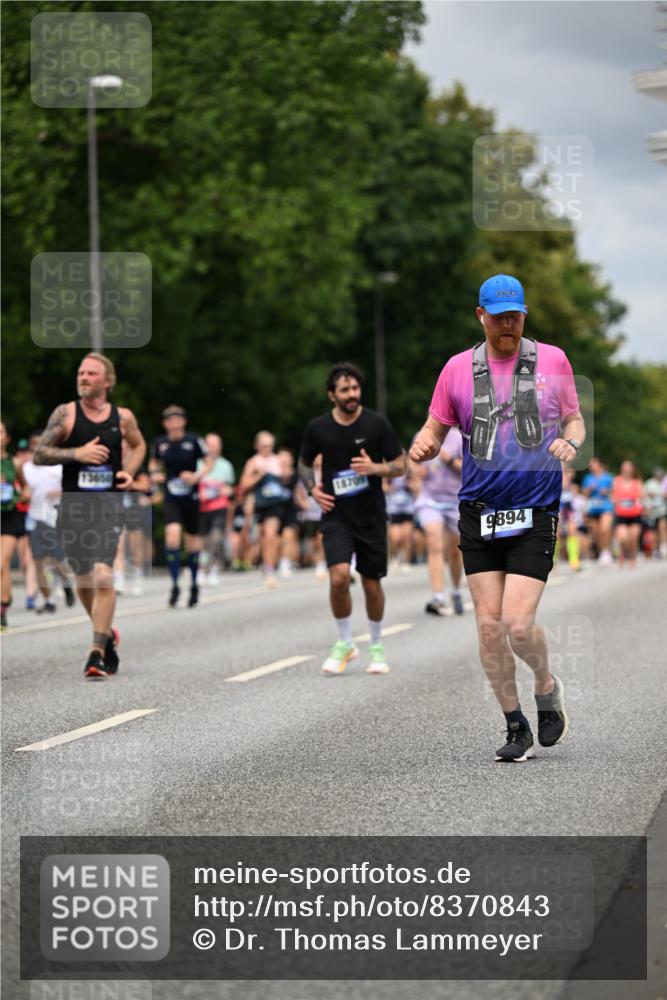 29.06.2025 - hella hamburg halbmarathon Dr. Thomas Lammeyer http://msf.ph/oto/8370843 29.06.2025 10:42:04 Kennedybrücke 1337, 1475, 1799, 1985, 2016, 2031, 2124, 2853, 3286, 3880, 4762, 5139, 5522, 5523, 5875, 6697, 6955, 7124, 7321, 7629, 8499, 8811, 8985, 9391, 9524, 9894, 10025, 10506, 10836, 11087, 11164 meine-sportfotos.de
