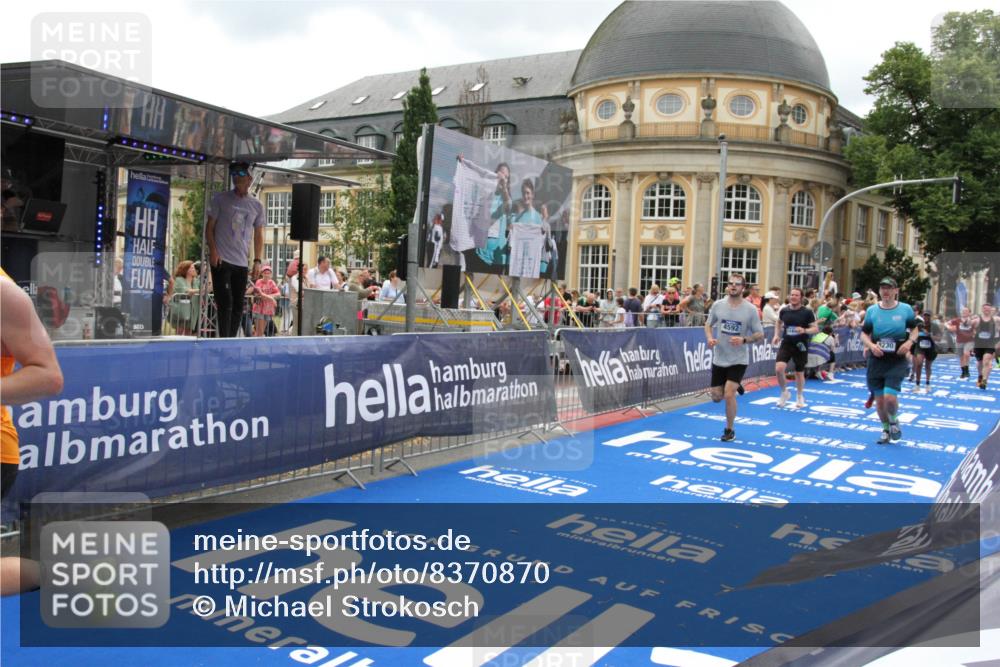29.06.2025 - hella hamburg halbmarathon Michael Strokosch http://msf.ph/oto/8370870 29.06.2025 10:58:21 Ziel 1595, 4592, 4708, 6104, 6138, 6147, 9230, 9485, 11645, 14631, 15434, 18068 meine-sportfotos.de