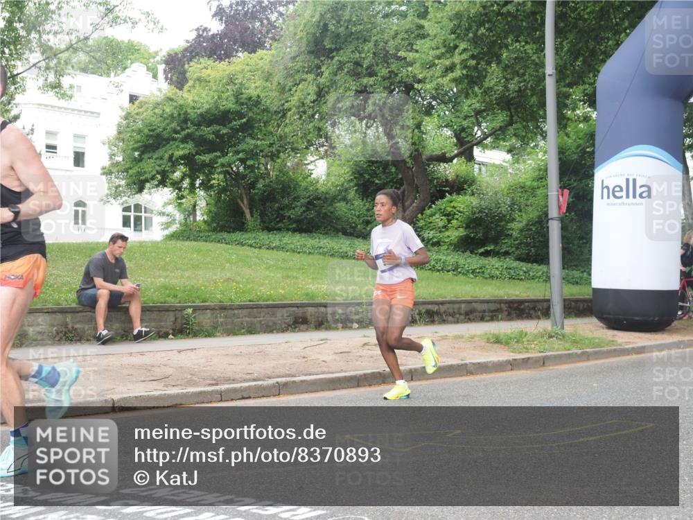 29.06.2025 - hella hamburg halbmarathon KatJ http://msf.ph/oto/8370893 29.06.2025 10:23:41 Zwischen KM18-KM19 57, 4477, 5048, 6169 meine-sportfotos.de