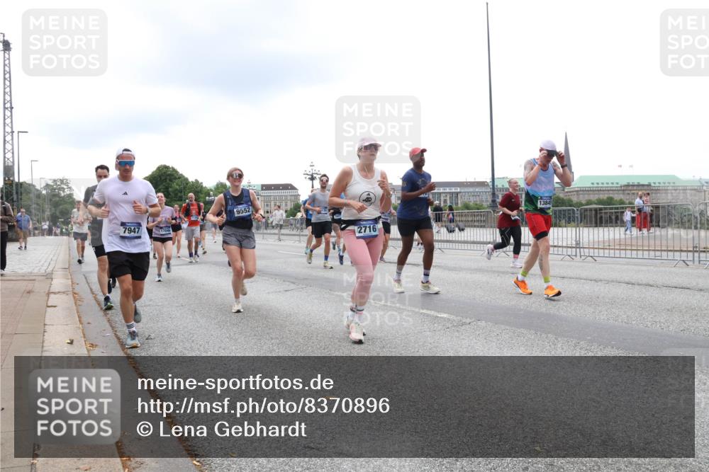 29.06.2025 - hella hamburg halbmarathon Lena Gebhardt http://msf.ph/oto/8370896 29.06.2025 10:48:54 Lombardsbrücke 7947, 17046, 9552, 13845, 12716, 1142, 1167, 1584, 2160, 2395, 2437, 2438, 2713, 2716, 2792, 3086, 3215, 3224, 3253, 3661, 4403, 5010, 5118, 5479, 5480, 5551, 6015, 6437, 6566, 6979, 7062, 7203, 7947, 7948, 8461, 8719, 8760, 9341, 9359, 9552, 9787, 10059, 10081, 10204, 10366, 10524, 10654, 10656, 11000, 11031, 11192, 11364, 11365, 13814, 13845, 15715, 16498, 16499, 16701 meine-sportfotos.de