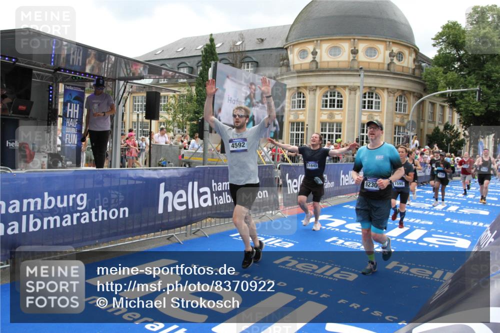 29.06.2025 - hella hamburg halbmarathon Michael Strokosch http://msf.ph/oto/8370922 29.06.2025 10:58:23 Ziel 1595, 4550, 4592, 4708, 6138, 6147, 9230, 9485, 11645, 14631, 15434, 18266 meine-sportfotos.de
