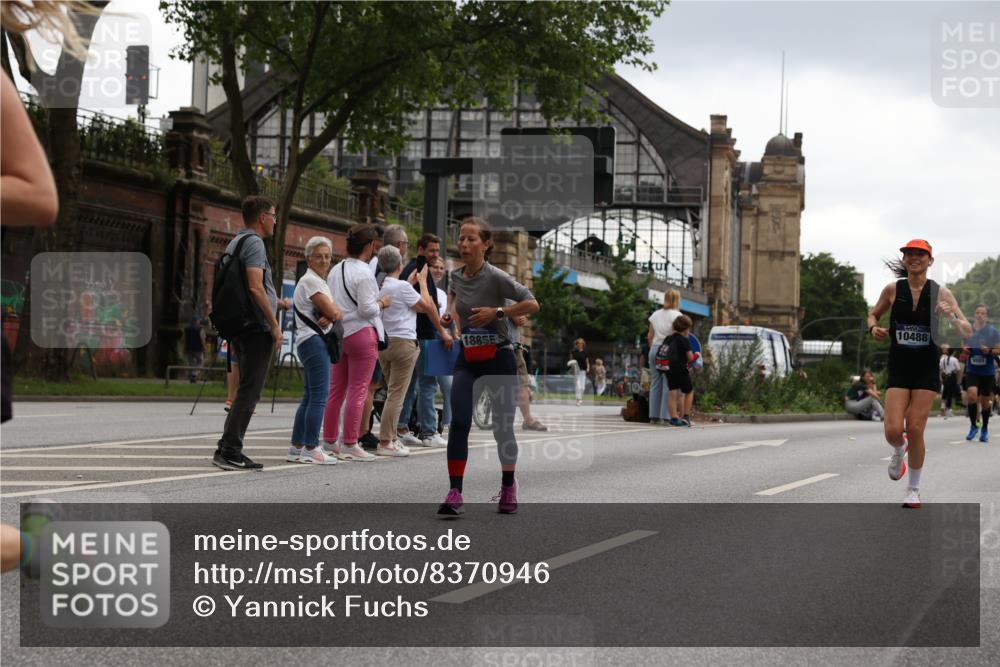 29.06.2025 - hella hamburg halbmarathon Yannick Fuchs http://msf.ph/oto/8370946 29.06.2025 10:53:40 20KM 2780, 3114, 3425, 4238, 4379, 4796, 4986, 6327, 6470, 7287, 7824, 8030, 8326, 8481, 8807, 9741, 9985, 10488, 10587, 11018, 11114, 11158, 11159, 11250, 11757, 12406, 12736, 12779, 13036, 13706, 14471, 14928, 15083, 15525, 15785, 15914, 16227, 16530, 16754, 16915, 17176, 17304, 17860, 18377, 18485, 18716, 18855, 19178 meine-sportfotos.de