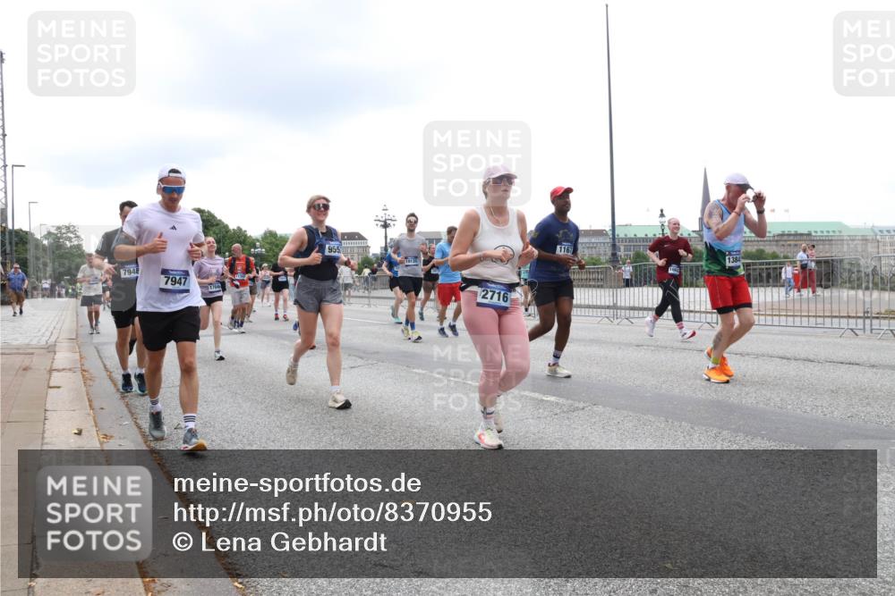 29.06.2025 - hella hamburg halbmarathon Lena Gebhardt http://msf.ph/oto/8370955 29.06.2025 10:48:54 Lombardsbrücke 7948, 7947, 1704, 955, 19135, 2716, 1167, 1384, 1142, 1167, 1584, 2160, 2395, 2437, 2438, 2713, 2716, 2792, 3086, 3215, 3224, 3253, 3661, 4403, 5010, 5118, 5479, 5480, 5551, 6015, 6437, 6566, 6979, 7062, 7203, 7947, 7948, 8461, 8719, 8760, 9341, 9359, 9552, 9787, 10059, 10081, 10204, 10366, 10524, 10654, 10656, 11000, 11031, 11192, 11364, 11365, 13814, 13845, 15715, 16498, 16499, 16701 meine-sportfotos.de