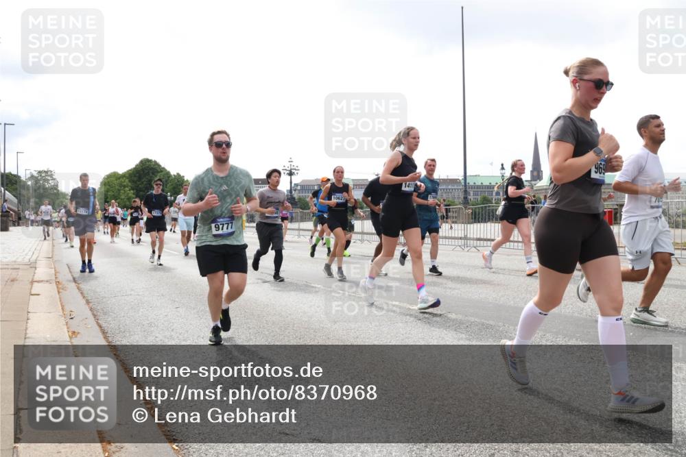 29.06.2025 - hella hamburg halbmarathon Lena Gebhardt http://msf.ph/oto/8370968 29.06.2025 10:39:43 Lombardsbrücke 13178, 17379, 9777, 10627, 1411, 969, 703, 1058, 1076, 1586, 1856, 1883, 1899, 2092, 2313, 2578, 2843, 2976, 3046, 3275, 3353, 3727, 3882, 3883, 3884, 4298, 4523, 4603, 4609, 4659, 4752, 4855, 4882, 5045, 5229, 5654, 5701, 6321, 6342, 6343, 6427, 6428, 6698, 6719, 6726, 6739, 6748, 7045, 7053, 7125, 7199, 7429, 7455, 7456, 7501, 7524, 7684, 8107, 8203, 8243, 8612, 8995, 9393, 9569, 9698, 9747, 9777, 10441, 10512 meine-sportfotos.de