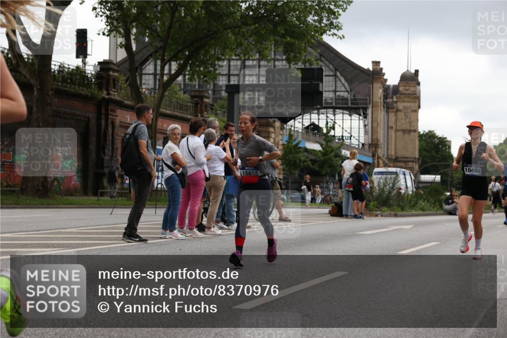 29.06.2025 - hella hamburg halbmarathon Yannick Fuchs http://msf.ph/oto/8370976 29.06.2025 10:53:40 20KM 2780, 3114, 3425, 4238, 4379, 4796, 4986, 6327, 6470, 7287, 7824, 8030, 8326, 8481, 8807, 9741, 9985, 10488, 10587, 11018, 11114, 11158, 11159, 11250, 11757, 12406, 12736, 12779, 13036, 13706, 14471, 14928, 15083, 15525, 15785, 15914, 16227, 16530, 16754, 16915, 17176, 17304, 17860, 18377, 18485, 18716, 18855, 19178 meine-sportfotos.de