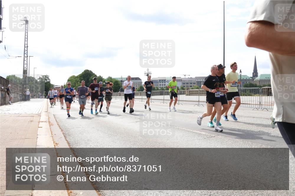 29.06.2025 - hella hamburg halbmarathon Lena Gebhardt http://msf.ph/oto/8371051 29.06.2025 10:14:52 Lombardsbrücke 12901, 5981, 11643, 40, 3025, 1071, 1296, 1379, 1406, 1575, 1728, 1745, 2046, 2140, 2281, 2494, 2601, 2690, 2990, 3020, 3025, 3154, 3454, 3507, 3509, 3513, 3691, 3756, 3834, 3844, 4495, 4641, 5191, 5608, 5670, 5800, 5981, 6028, 6083, 6181, 6248, 6366, 6935, 7195, 7439, 7802, 7881, 8055, 8147, 8237, 8239, 8275, 8522, 8563, 8609, 8755, 8854, 9113, 9173, 9556, 9663, 9709, 9911, 9975, 10224, 10391, 10589, 10610, 10717, 10963, 11271, 11598, 12467 meine-sportfotos.de