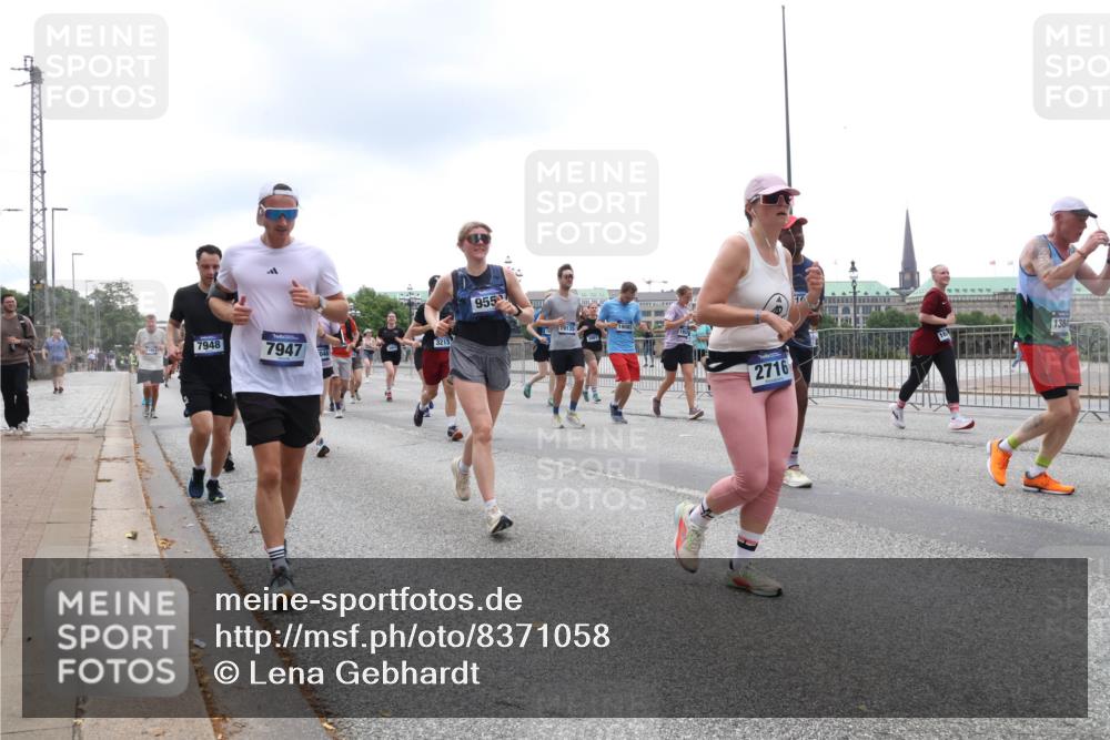 29.06.2025 - hella hamburg halbmarathon Lena Gebhardt http://msf.ph/oto/8371058 29.06.2025 10:48:54 Lombardsbrücke 7948, 7947, 3215, 955, 19135, 3061, 2716, 1384, 1142, 1167, 1584, 2160, 2395, 2437, 2438, 2713, 2716, 2792, 3086, 3215, 3224, 3253, 3661, 4403, 5010, 5118, 5479, 5480, 5551, 6015, 6437, 6566, 6979, 7062, 7203, 7947, 7948, 8461, 8719, 8760, 9341, 9359, 9552, 9787, 10059, 10081, 10204, 10366, 10524, 10654, 10656, 11000, 11031, 11192, 11364, 11365, 13814, 13845, 15715, 16498, 16499, 16701 meine-sportfotos.de