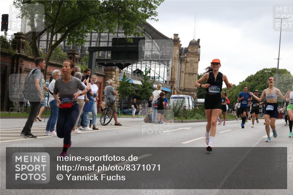 29.06.2025 - hella hamburg halbmarathon Yannick Fuchs http://msf.ph/oto/8371071 29.06.2025 10:53:41 20KM 2780, 3114, 3425, 4238, 4379, 4796, 4986, 6327, 6470, 7287, 7824, 8030, 8326, 8481, 8807, 9741, 9985, 10488, 10587, 11018, 11114, 11158, 11159, 11250, 11757, 12406, 12736, 12779, 13036, 13706, 14471, 14928, 15083, 15525, 15785, 15914, 16227, 16530, 16754, 16915, 17176, 17304, 17860, 18377, 18485, 18855, 19178 meine-sportfotos.de