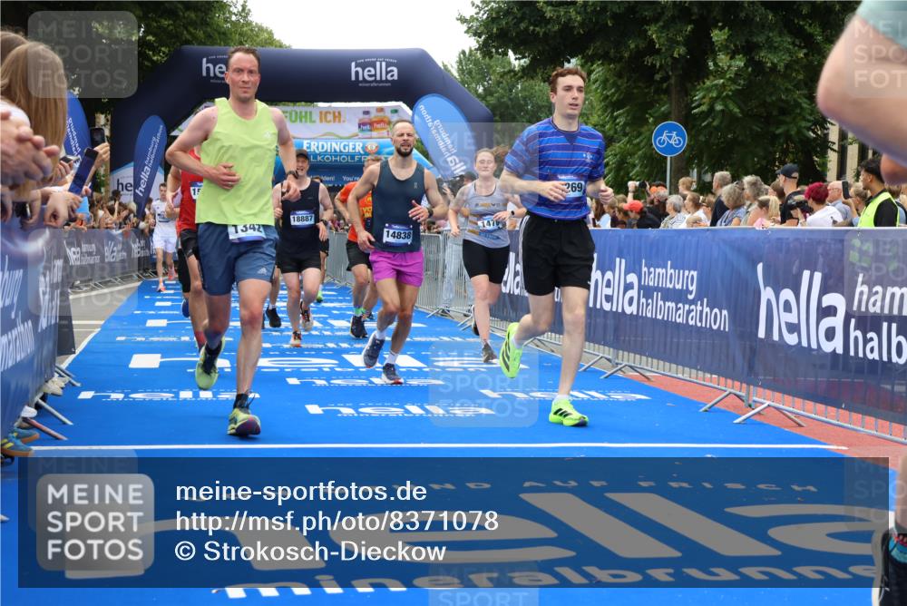 29.06.2025 - hella hamburg halbmarathon Strokosch-Dieckow http://msf.ph/oto/8371078 29.06.2025 10:49:25 Ziel 1342, 1476, 2592, 2596, 2878, 4183, 4185, 8437, 8689, 8813, 10189, 11339, 11340, 11779, 11819, 12094, 12670, 13233, 13269, 14526, 14838, 15422, 15784, 15857, 15894, 15966, 16114, 16592, 16891, 18476, 18887, 18960 meine-sportfotos.de