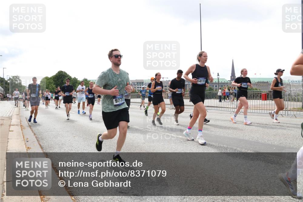 29.06.2025 - hella hamburg halbmarathon Lena Gebhardt http://msf.ph/oto/8371079 29.06.2025 10:39:44 Lombardsbrücke 173792, 13178, 7199, 9777, 0626, 14111, 16073, 1058, 1076, 1586, 1856, 1883, 1899, 2092, 2313, 2578, 2843, 2976, 3046, 3275, 3353, 3727, 3882, 3883, 3884, 4298, 4603, 4609, 4752, 4855, 4882, 5045, 5229, 5654, 5701, 5901, 6321, 6342, 6343, 6427, 6428, 6698, 6719, 6726, 6739, 6748, 7045, 7053, 7125, 7199, 7429, 7455, 7456, 7501, 7524, 7684, 8107, 8203, 8612, 8995, 9393, 9569, 9698, 9747, 9777, 10441, 10512 meine-sportfotos.de