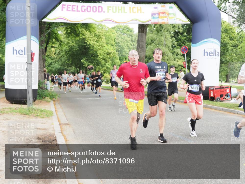 29.06.2025 - hella hamburg halbmarathon MichiJ http://msf.ph/oto/8371096 29.06.2025 10:44:41 Zwischen KM18-KM19 2711, 7082, 7833, 8322, 9450, 9485, 10383, 17415, 18508, 18587, 18652 meine-sportfotos.de