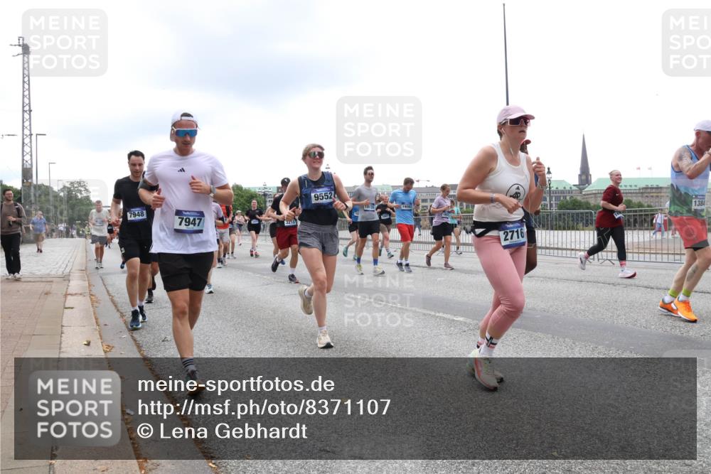 29.06.2025 - hella hamburg halbmarathon Lena Gebhardt http://msf.ph/oto/8371107 29.06.2025 10:48:54 Lombardsbrücke 7948, 7947, 3215, 9552, 19135, 2716, 1384, 1142, 1167, 1584, 2160, 2395, 2437, 2438, 2713, 2716, 2792, 3086, 3215, 3224, 3253, 3661, 4403, 5010, 5118, 5479, 5480, 5551, 6015, 6437, 6566, 6979, 7062, 7203, 7947, 7948, 8461, 8719, 8760, 9341, 9359, 9552, 9787, 10059, 10081, 10204, 10366, 10524, 10654, 10656, 11000, 11031, 11192, 11364, 11365, 13814, 13845, 15715, 16498, 16499, 16701 meine-sportfotos.de