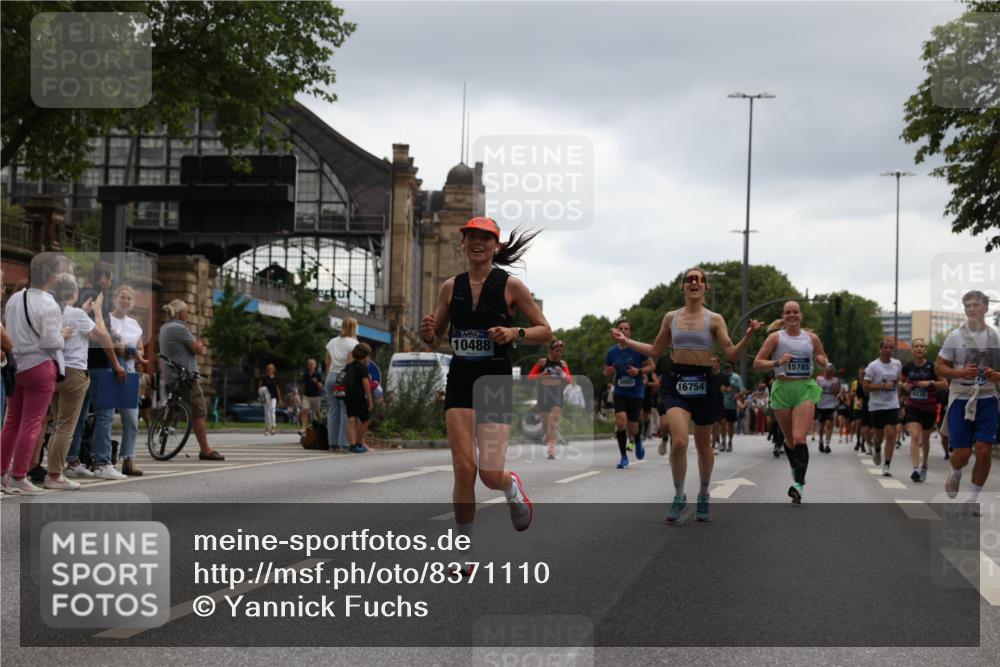 29.06.2025 - hella hamburg halbmarathon Yannick Fuchs http://msf.ph/oto/8371110 29.06.2025 10:53:41 20KM 2780, 3114, 3425, 4238, 4379, 4796, 4986, 6327, 6470, 7287, 7824, 8030, 8326, 8481, 8807, 9741, 9985, 10488, 10587, 11018, 11114, 11158, 11159, 11250, 11757, 12406, 12736, 12779, 13036, 13706, 14471, 14928, 15083, 15525, 15785, 15914, 16227, 16530, 16754, 16915, 17176, 17304, 17860, 18377, 18485, 18855, 19178 meine-sportfotos.de
