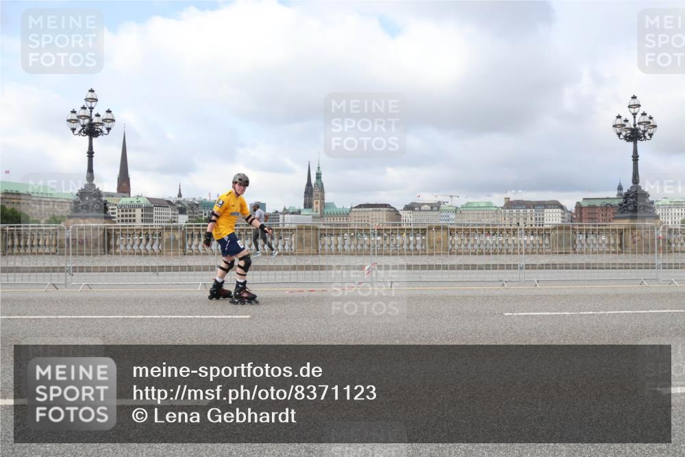 29.06.2025 - hella hamburg halbmarathon Lena Gebhardt http://msf.ph/oto/8371123 29.06.2025 09:11:42 Lombardsbrücke  meine-sportfotos.de