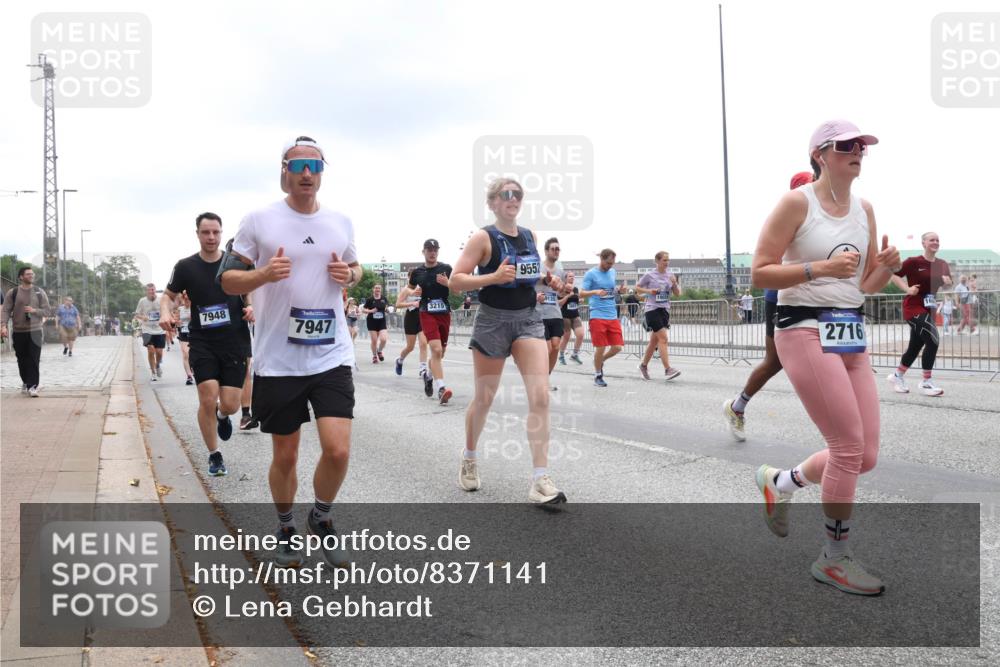 29.06.2025 - hella hamburg halbmarathon Lena Gebhardt http://msf.ph/oto/8371141 29.06.2025 10:48:55 Lombardsbrücke 7948, 7947, 3215, 9552, 2716, 1142, 1167, 1584, 2160, 2395, 2437, 2438, 2713, 2716, 2792, 3086, 3215, 3224, 3253, 3661, 4403, 5010, 5118, 5479, 5480, 5551, 6015, 6437, 6566, 6979, 7062, 7203, 7947, 7948, 8461, 8719, 8760, 9341, 9359, 9552, 9787, 10059, 10081, 10204, 10366, 10524, 10654, 10656, 10782, 10785, 11000, 11031, 11192, 11364, 11365, 13814, 13845, 15715, 16498, 16499, 16701 meine-sportfotos.de