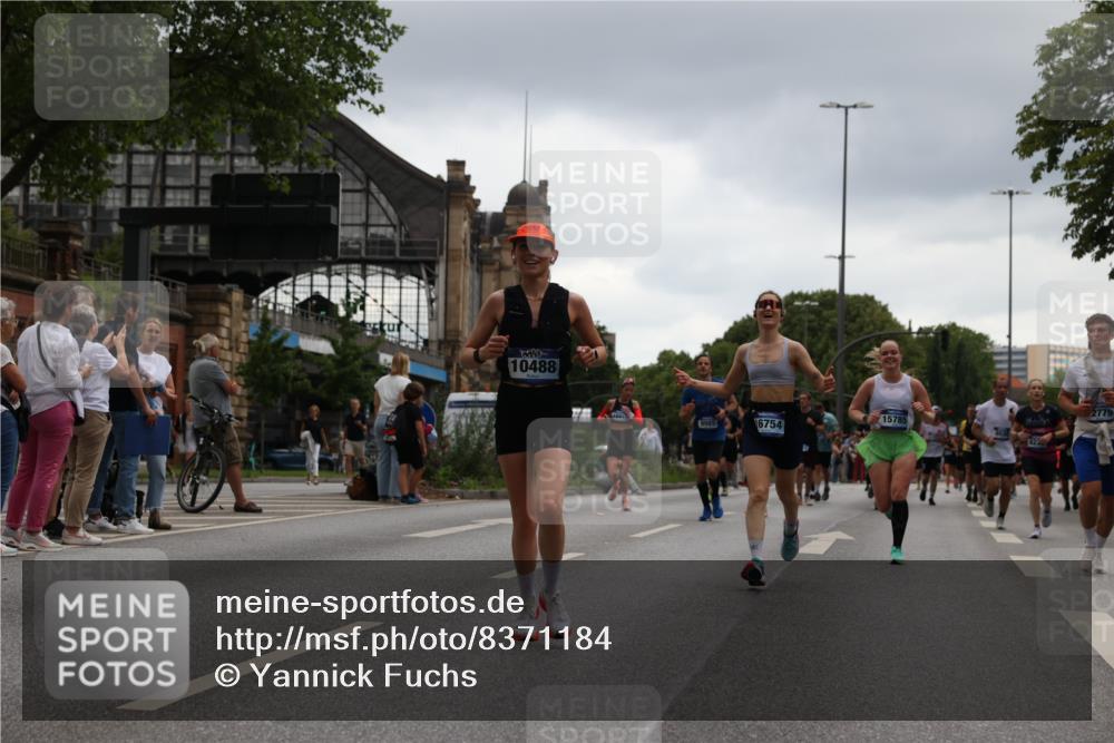 29.06.2025 - hella hamburg halbmarathon Yannick Fuchs http://msf.ph/oto/8371184 29.06.2025 10:53:41 20KM 2780, 3114, 3425, 4238, 4379, 4796, 4986, 6327, 6470, 7287, 7824, 8030, 8326, 8481, 8807, 9741, 9985, 10488, 10587, 11018, 11114, 11158, 11159, 11250, 11757, 12406, 12736, 12779, 13036, 13706, 14471, 14928, 15083, 15525, 15785, 15914, 16227, 16530, 16754, 16915, 17176, 17304, 17860, 18377, 18485, 18855, 19178 meine-sportfotos.de