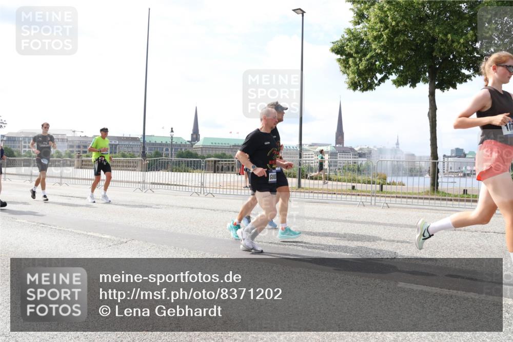 29.06.2025 - hella hamburg halbmarathon Lena Gebhardt http://msf.ph/oto/8371202 29.06.2025 10:14:53 Lombardsbrücke 107, 1817, 1071, 1296, 1379, 1406, 1575, 1728, 1745, 2046, 2140, 2281, 2494, 2601, 2690, 2990, 3020, 3025, 3154, 3454, 3507, 3509, 3513, 3691, 3756, 3834, 3844, 4495, 4641, 5191, 5608, 5670, 5800, 5981, 6028, 6083, 6181, 6248, 6366, 6935, 7195, 7439, 7802, 7881, 8055, 8147, 8237, 8239, 8275, 8522, 8563, 8609, 8755, 8854, 9113, 9173, 9556, 9663, 9709, 9911, 9975, 10224, 10391, 10589, 10610, 10717, 10963, 11271, 11598, 12467 meine-sportfotos.de