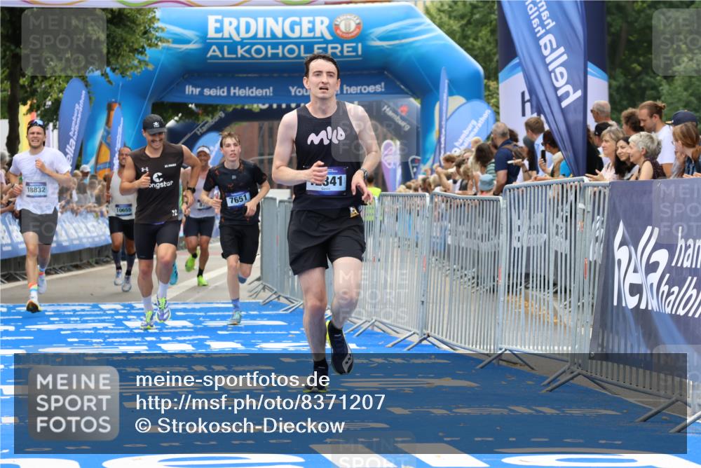 29.06.2025 - hella hamburg halbmarathon Strokosch-Dieckow http://msf.ph/oto/8371207 29.06.2025 10:27:32 Ziel 2203, 4678, 7651, 8731, 9804, 10655, 12341, 13941, 17354, 18567, 18832, 19114 meine-sportfotos.de