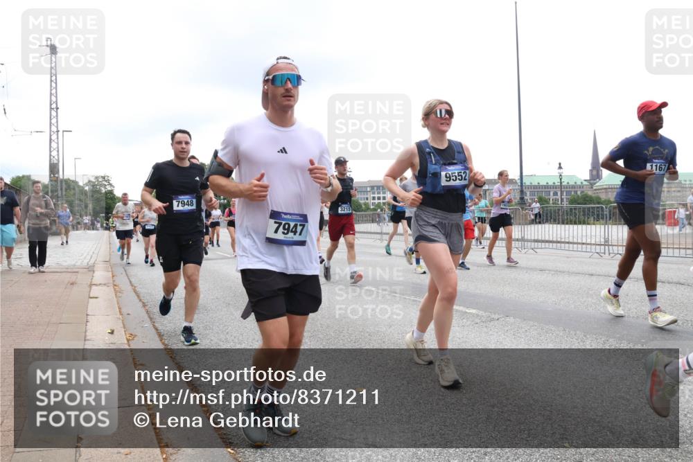29.06.2025 - hella hamburg halbmarathon Lena Gebhardt http://msf.ph/oto/8371211 29.06.2025 10:48:55 Lombardsbrücke 2437, 7948, 7947, 3215, 9552, 1167, 1142, 1167, 1584, 2160, 2395, 2437, 2438, 2713, 2716, 2792, 3086, 3215, 3224, 3253, 3661, 4403, 5010, 5118, 5479, 5480, 5551, 6015, 6437, 6566, 6979, 7062, 7203, 7947, 7948, 8461, 8719, 8760, 9341, 9359, 9552, 9787, 10059, 10081, 10204, 10366, 10524, 10654, 10656, 10782, 10785, 11000, 11031, 11192, 11364, 11365, 13814, 13845, 15715, 16498, 16499, 16701 meine-sportfotos.de