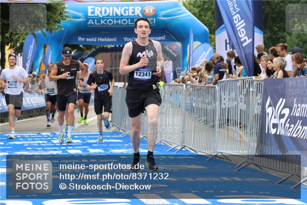 29.06.2025 - hella hamburg halbmarathon Strokosch-Dieckow http://msf.ph/oto/8371232 29.06.2025 10:27:32 Ziel 2203, 4678, 7651, 8731, 9804, 10655, 12341, 13941, 17354, 18567, 18832, 19114 meine-sportfotos.de