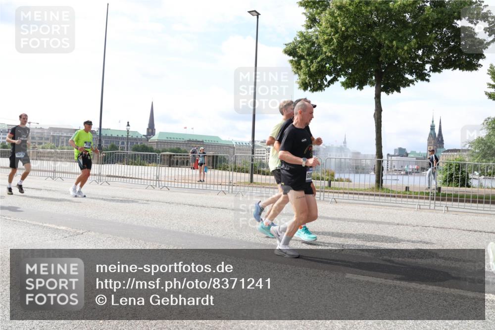 29.06.2025 - hella hamburg halbmarathon Lena Gebhardt http://msf.ph/oto/8371241 29.06.2025 10:14:53 Lombardsbrücke 18176, 7195, 1071, 1296, 1379, 1406, 1575, 1728, 1745, 2046, 2140, 2281, 2494, 2601, 2690, 2990, 3020, 3025, 3154, 3454, 3507, 3509, 3513, 3691, 3756, 3834, 3844, 4495, 4641, 5191, 5608, 5670, 5800, 5981, 6028, 6083, 6181, 6248, 6366, 6935, 7195, 7439, 7802, 7881, 8055, 8147, 8237, 8239, 8275, 8522, 8563, 8609, 8755, 8854, 9113, 9173, 9556, 9663, 9709, 9911, 9975, 10224, 10391, 10589, 10610, 10717, 10963, 11271, 11598, 12467 meine-sportfotos.de