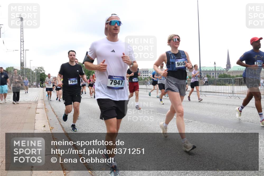 29.06.2025 - hella hamburg halbmarathon Lena Gebhardt http://msf.ph/oto/8371251 29.06.2025 10:48:55 Lombardsbrücke 7948, 7947, 3215, 9135, 955, 1167, 1142, 1167, 1584, 2160, 2395, 2437, 2438, 2713, 2716, 2792, 3086, 3215, 3224, 3253, 3661, 4403, 5010, 5118, 5479, 5480, 5551, 6015, 6437, 6566, 6979, 7062, 7203, 7947, 7948, 8461, 8719, 8760, 9341, 9359, 9552, 9787, 10059, 10081, 10204, 10366, 10524, 10654, 10656, 10782, 10785, 11000, 11031, 11192, 11364, 11365, 13814, 13845, 15715, 16498, 16499, 16701 meine-sportfotos.de