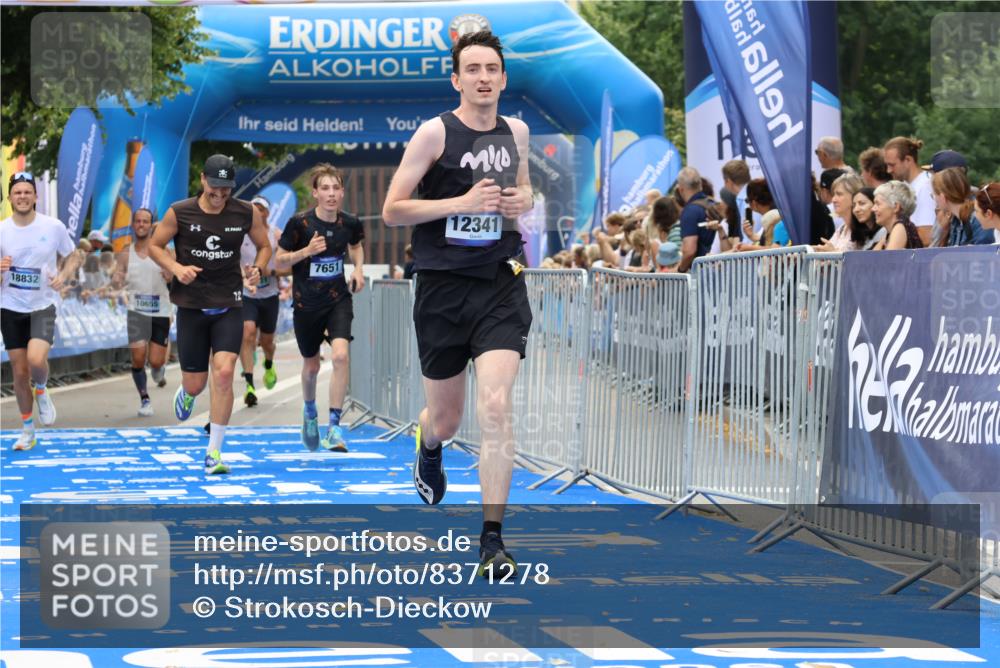 29.06.2025 - hella hamburg halbmarathon Strokosch-Dieckow http://msf.ph/oto/8371278 29.06.2025 10:27:32 Ziel 2203, 4678, 7651, 8731, 9804, 10655, 12341, 13941, 17354, 18567, 18832, 19114 meine-sportfotos.de