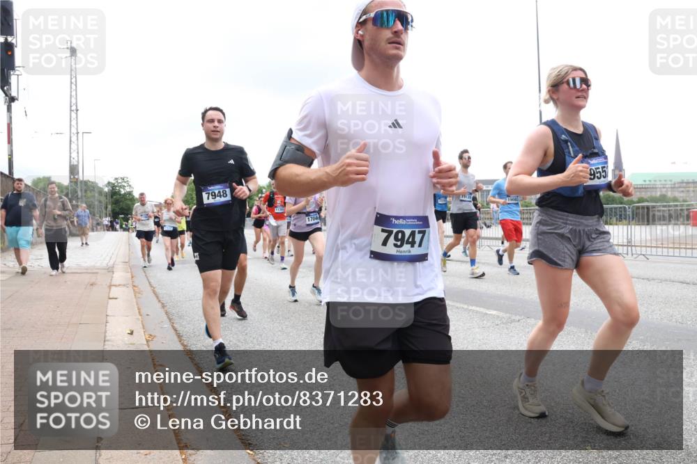29.06.2025 - hella hamburg halbmarathon Lena Gebhardt http://msf.ph/oto/8371283 29.06.2025 10:48:55 Lombardsbrücke 2437, 7948, 11365, 1704, 7947, 19135, 955, 1142, 1167, 1584, 2160, 2395, 2437, 2438, 2713, 2716, 2792, 3086, 3215, 3224, 3253, 3661, 4403, 5010, 5118, 5479, 5480, 5551, 6015, 6437, 6566, 6979, 7062, 7203, 7947, 7948, 8461, 8719, 8760, 9341, 9359, 9552, 9787, 10059, 10081, 10204, 10366, 10524, 10654, 10656, 10782, 10785, 11000, 11031, 11192, 11364, 11365, 13814, 13845, 15715, 16498, 16499, 16701 meine-sportfotos.de