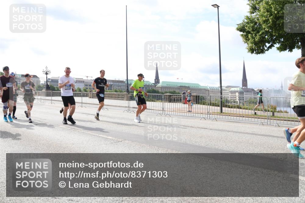 29.06.2025 - hella hamburg halbmarathon Lena Gebhardt http://msf.ph/oto/8371303 29.06.2025 10:14:53 Lombardsbrücke 13366, 1336, 11643, 30, 1071, 1296, 1379, 1406, 1575, 1728, 1745, 2046, 2140, 2281, 2494, 2601, 2690, 2990, 3020, 3025, 3154, 3454, 3507, 3509, 3513, 3691, 3756, 3834, 3844, 4495, 4641, 5191, 5608, 5670, 5800, 5981, 6028, 6083, 6181, 6248, 6366, 6935, 7195, 7439, 7802, 7881, 8055, 8147, 8237, 8239, 8275, 8522, 8563, 8609, 8755, 8854, 9113, 9173, 9556, 9663, 9709, 9911, 9975, 10224, 10391, 10589, 10610, 10717, 10963, 11271, 11598, 12467 meine-sportfotos.de