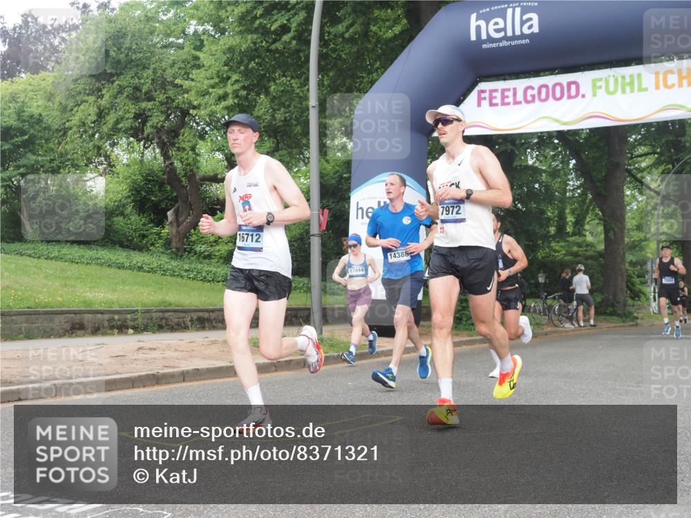 29.06.2025 - hella hamburg halbmarathon KatJ http://msf.ph/oto/8371321 29.06.2025 10:23:45 Zwischen KM18-KM19 57, 1217, 6169, 7884, 7972 meine-sportfotos.de