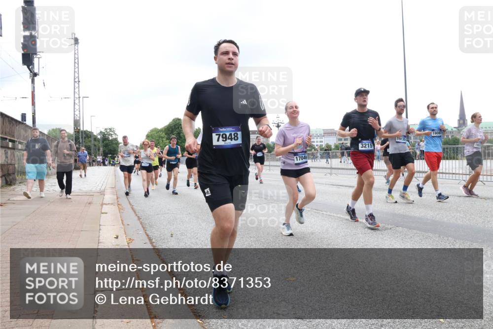29.06.2025 - hella hamburg halbmarathon Lena Gebhardt http://msf.ph/oto/8371353 29.06.2025 10:48:56 Lombardsbrücke 11661, 2437, 7948, 19135, 3215, 17046, 19083, 1142, 1167, 1584, 2160, 2395, 2437, 2438, 2713, 2716, 2792, 3086, 3215, 3224, 3253, 4403, 5010, 5118, 5479, 5480, 5551, 6015, 6437, 6566, 6979, 7062, 7203, 7947, 7948, 8719, 8760, 9341, 9359, 9552, 9787, 10059, 10081, 10204, 10366, 10524, 10654, 10656, 10782, 10785, 11000, 11031, 11192, 11364, 11365, 13814, 13845, 15715, 16498, 16499, 16701 meine-sportfotos.de