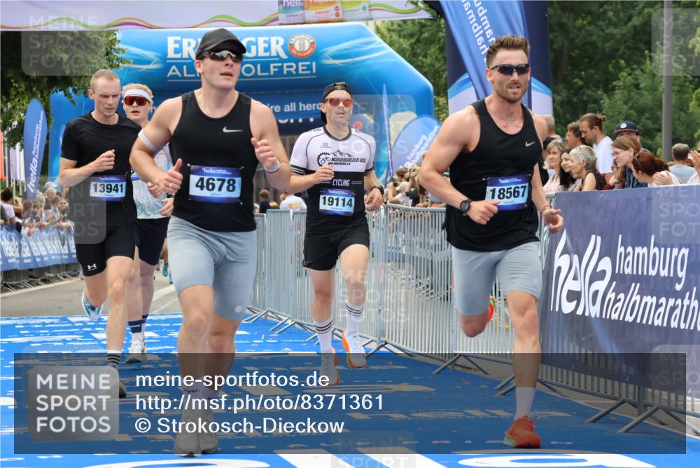 29.06.2025 - hella hamburg halbmarathon Strokosch-Dieckow http://msf.ph/oto/8371361 29.06.2025 10:27:28 Ziel 2203, 4678, 7651, 9804, 12341, 13941, 14019, 15576, 17354, 18567, 19114 meine-sportfotos.de