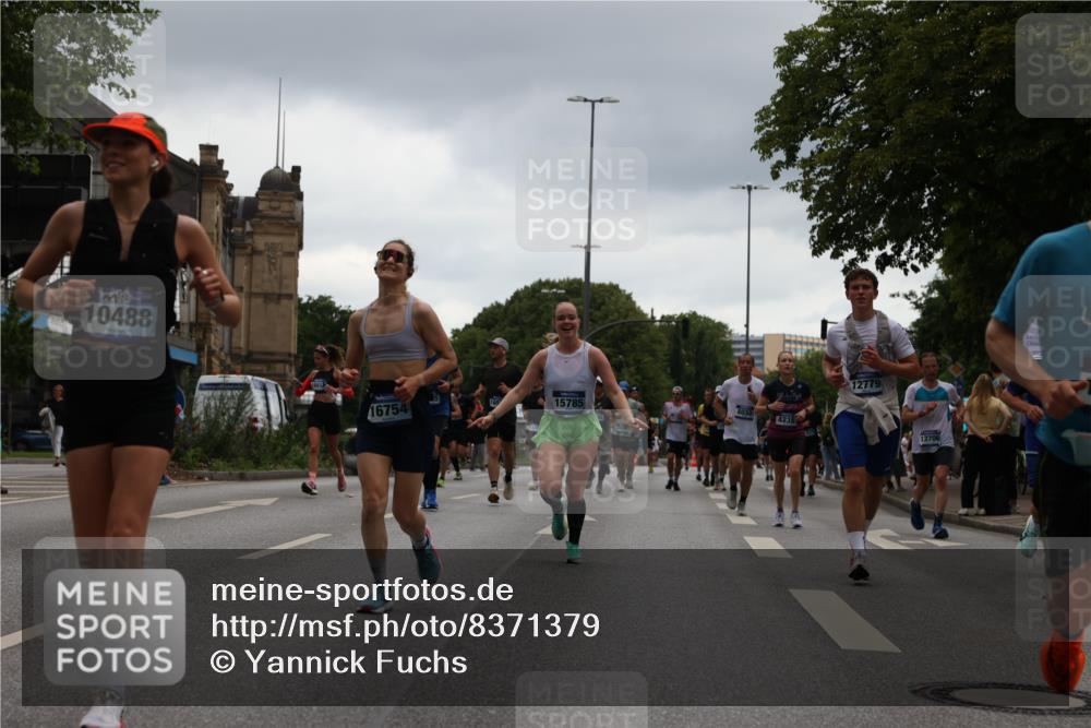 29.06.2025 - hella hamburg halbmarathon Yannick Fuchs http://msf.ph/oto/8371379 29.06.2025 10:53:42 20KM 2780, 3114, 3169, 4238, 4379, 4796, 4986, 6327, 6470, 7824, 8030, 8326, 8481, 8807, 9741, 9985, 10488, 10587, 11018, 11114, 11158, 11159, 11250, 11757, 12406, 12736, 12779, 13036, 13706, 14471, 14928, 15083, 15525, 15785, 15914, 16227, 16530, 16754, 16915, 17176, 17304, 17860, 18377, 18485, 18855, 19178 meine-sportfotos.de