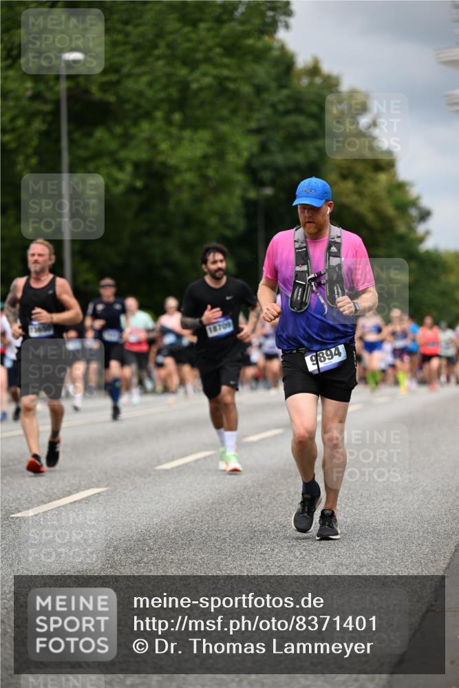 29.06.2025 - hella hamburg halbmarathon Dr. Thomas Lammeyer http://msf.ph/oto/8371401 29.06.2025 10:42:04 Kennedybrücke 1337, 1475, 1799, 1985, 2016, 2031, 2124, 2853, 3286, 3880, 4762, 5139, 5522, 5523, 5875, 6697, 6955, 7124, 7321, 7629, 8499, 8811, 8985, 9391, 9524, 9894, 10025, 10506, 10836, 11087, 11164 meine-sportfotos.de