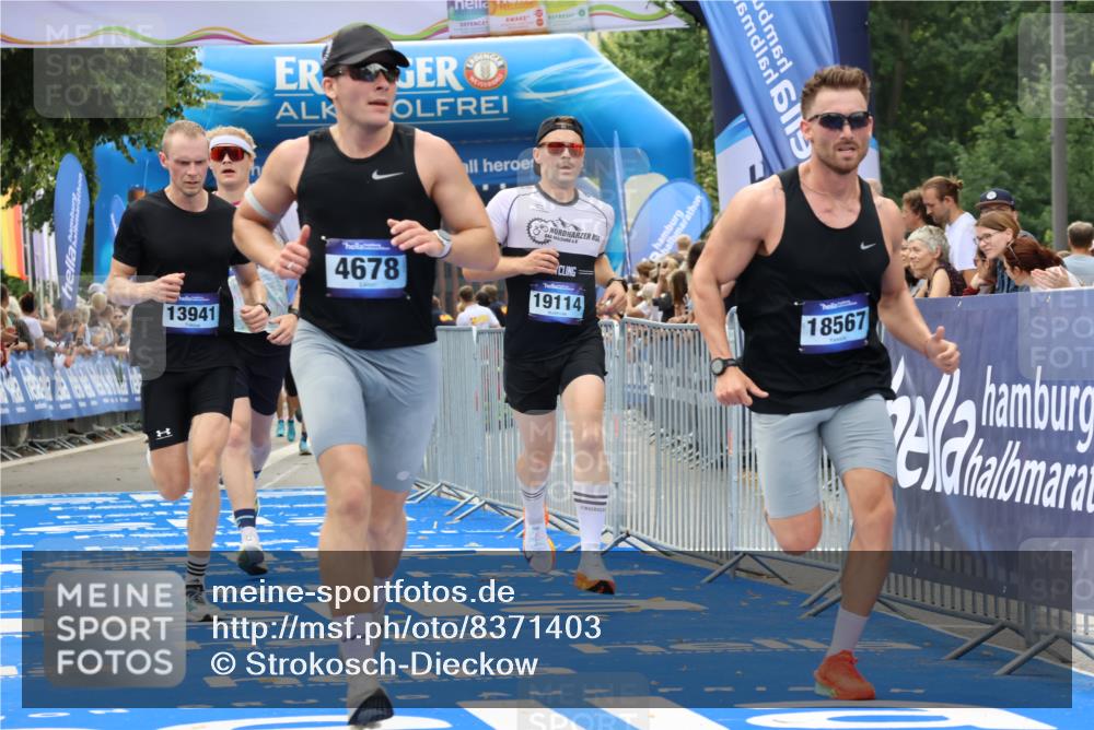 29.06.2025 - hella hamburg halbmarathon Strokosch-Dieckow http://msf.ph/oto/8371403 29.06.2025 10:27:28 Ziel 2203, 4678, 7651, 9804, 12341, 13941, 14019, 15576, 17354, 18567, 19114 meine-sportfotos.de
