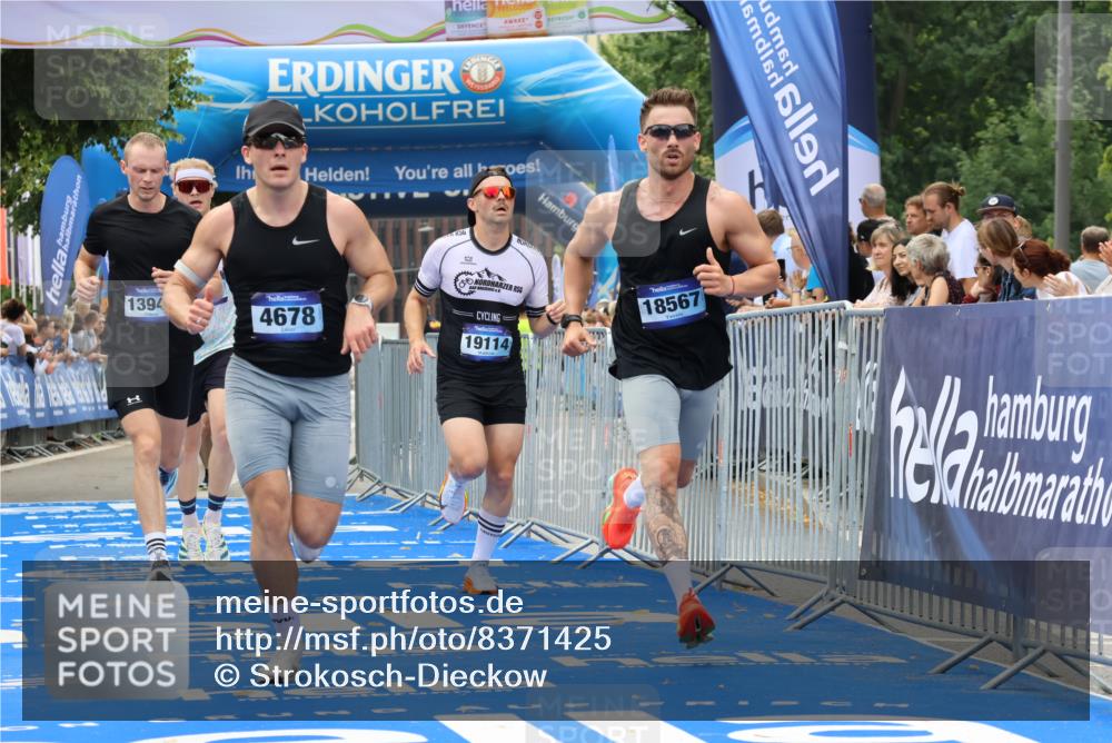 29.06.2025 - hella hamburg halbmarathon Strokosch-Dieckow http://msf.ph/oto/8371425 29.06.2025 10:27:27 Ziel 4678, 9804, 12341, 13941, 14019, 15576, 18567, 19114 meine-sportfotos.de