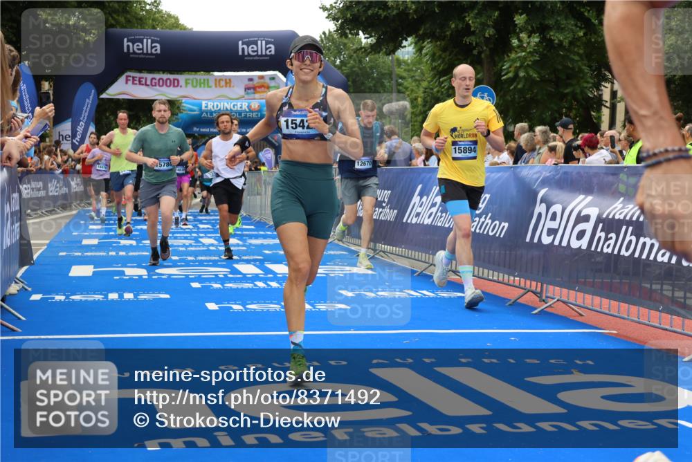 29.06.2025 - hella hamburg halbmarathon Strokosch-Dieckow http://msf.ph/oto/8371492 29.06.2025 10:49:22 Ziel 1342, 1476, 2878, 4183, 4185, 6158, 8437, 8813, 9348, 10053, 10189, 11339, 11779, 11819, 12670, 13269, 13450, 14526, 14838, 15422, 15784, 15894, 15966, 16891, 18476, 18887, 18960 meine-sportfotos.de