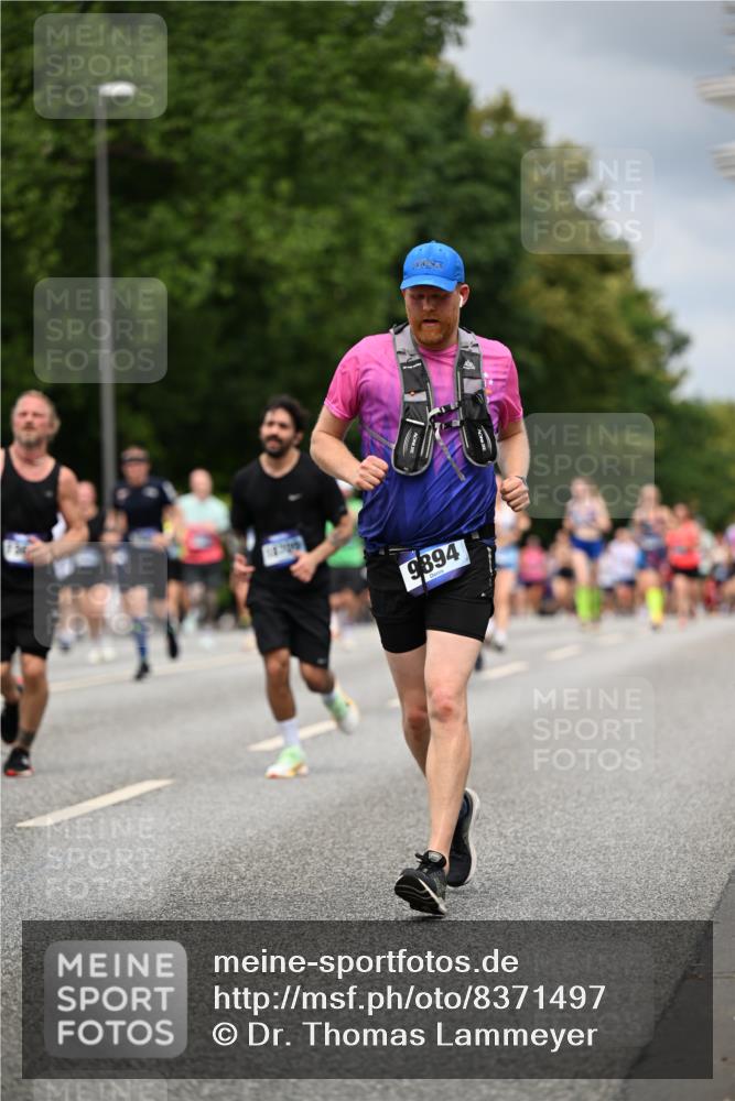 29.06.2025 - hella hamburg halbmarathon Dr. Thomas Lammeyer http://msf.ph/oto/8371497 29.06.2025 10:42:04 Kennedybrücke 1337, 1475, 1799, 1985, 2016, 2031, 2124, 2853, 3286, 3880, 4762, 5139, 5522, 5523, 5875, 6697, 6955, 7124, 7321, 7629, 8499, 8811, 8985, 9391, 9524, 9894, 10025, 10506, 10836, 11087, 11164 meine-sportfotos.de