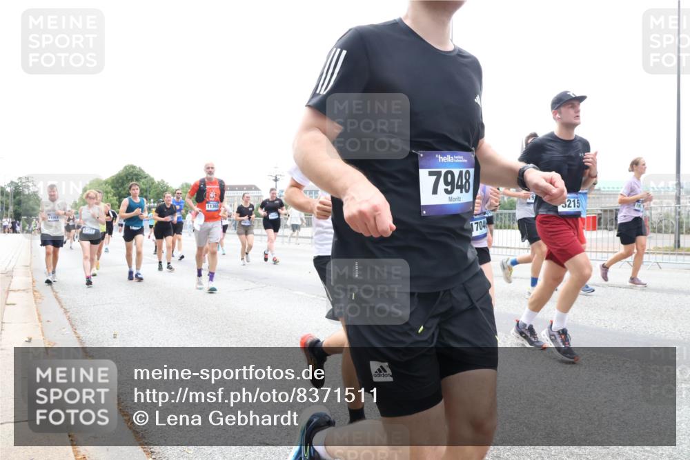 29.06.2025 - hella hamburg halbmarathon Lena Gebhardt http://msf.ph/oto/8371511 29.06.2025 10:48:57 Lombardsbrücke 11861, 11365, 10656, 7948, 1704, 215, 1142, 1167, 1584, 2160, 2395, 2437, 2438, 2713, 2716, 2792, 3086, 3215, 3224, 3253, 4403, 5010, 5118, 5479, 5480, 5551, 6015, 6437, 6566, 6979, 7062, 7203, 7931, 7947, 7948, 8719, 8760, 9341, 9359, 9552, 9787, 10038, 10059, 10081, 10204, 10366, 10524, 10654, 10656, 10782, 10785, 11000, 11031, 11192, 11364, 11365, 13814, 13845, 15715, 16498, 16499, 16701 meine-sportfotos.de