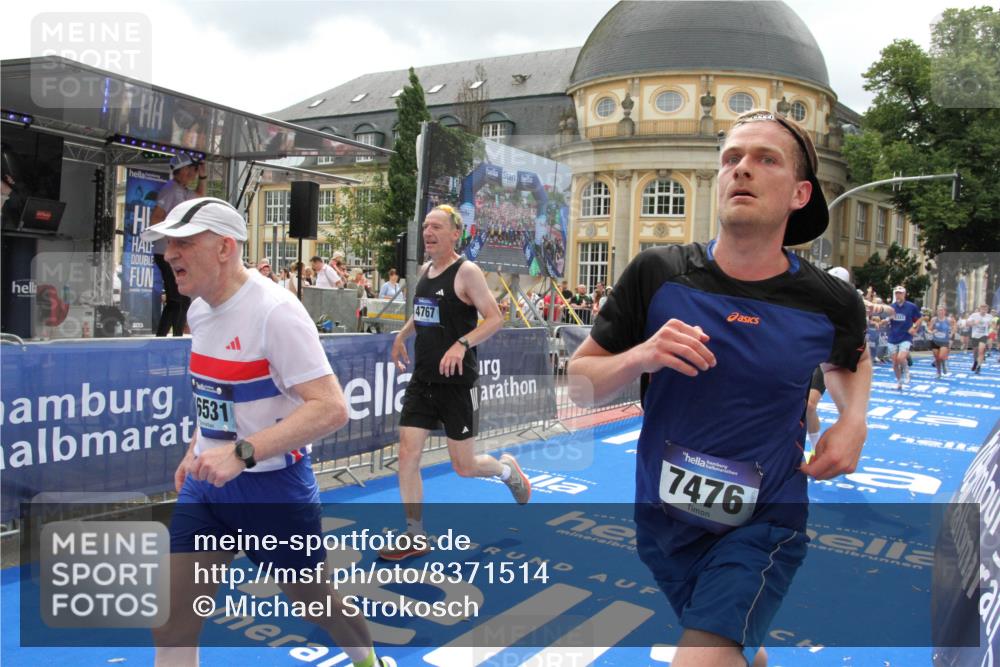 29.06.2025 - hella hamburg halbmarathon Michael Strokosch http://msf.ph/oto/8371514 29.06.2025 10:58:33 Ziel 3251, 4767, 5341, 5347, 7082, 7476, 9316, 11808, 12712, 12879, 14355, 16531, 17415, 18556, 18891, 19166 meine-sportfotos.de
