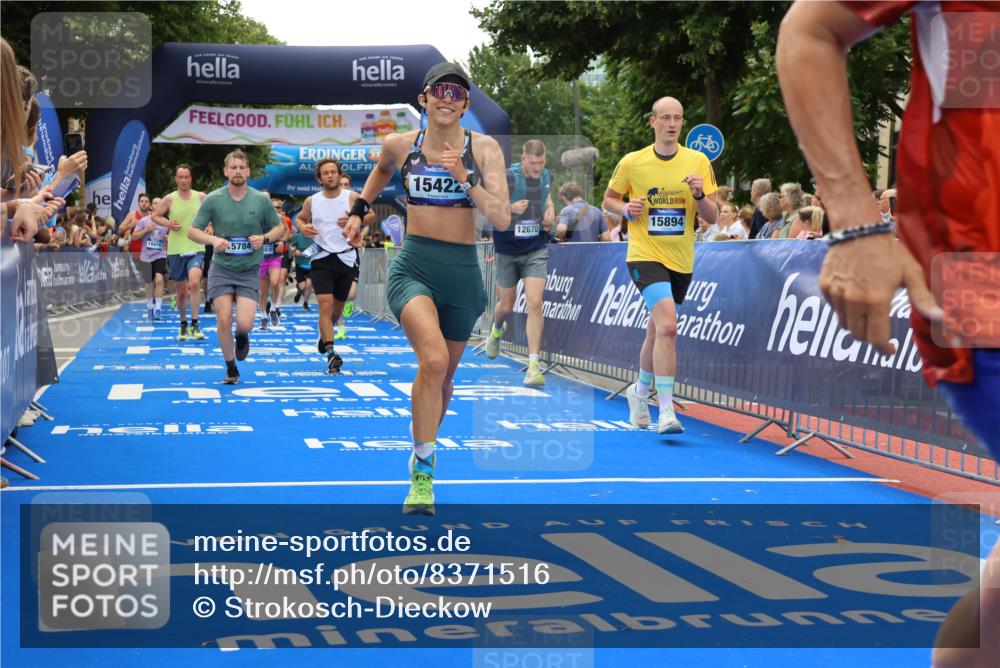 29.06.2025 - hella hamburg halbmarathon Strokosch-Dieckow http://msf.ph/oto/8371516 29.06.2025 10:49:22 Ziel 1342, 1476, 2878, 4183, 4185, 6158, 8437, 8813, 9348, 10053, 10189, 11339, 11779, 11819, 12670, 13269, 13450, 14526, 14838, 15422, 15784, 15894, 15966, 16891, 18476, 18887, 18960 meine-sportfotos.de