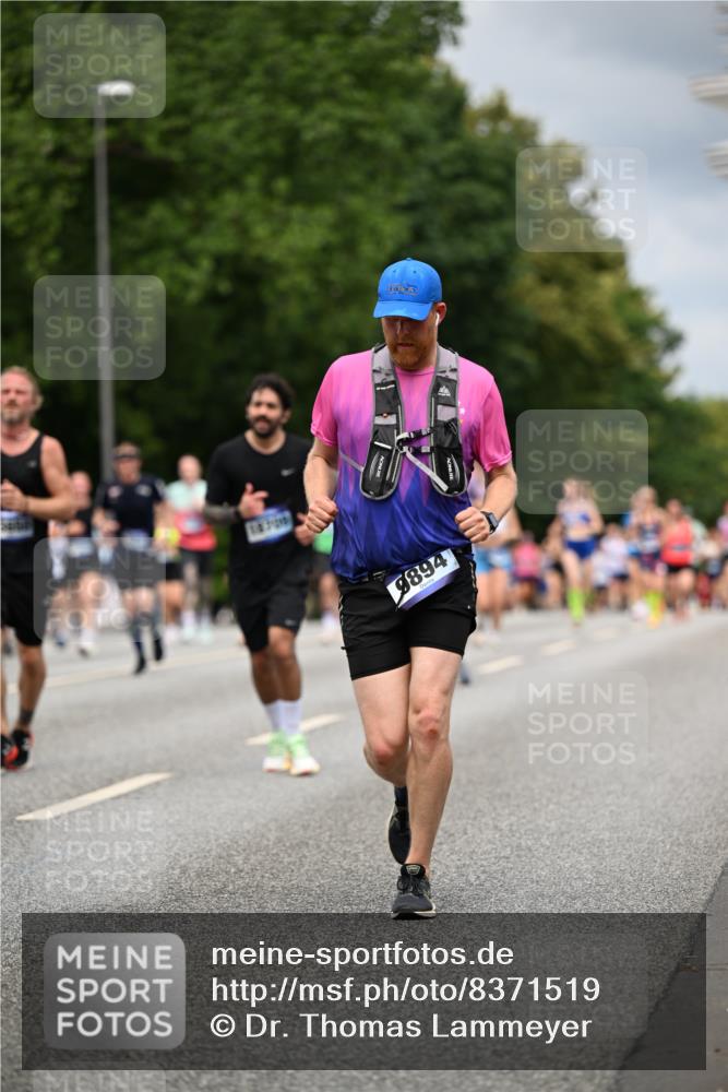 29.06.2025 - hella hamburg halbmarathon Dr. Thomas Lammeyer http://msf.ph/oto/8371519 29.06.2025 10:42:05 Kennedybrücke 1337, 1475, 1799, 1985, 2016, 2124, 2853, 3010, 3246, 3286, 3880, 4762, 5139, 5522, 5523, 5875, 6697, 6955, 7124, 7321, 7629, 8696, 8811, 8985, 9391, 9524, 9894, 10025, 10146, 10506, 10836, 11087, 11164 meine-sportfotos.de