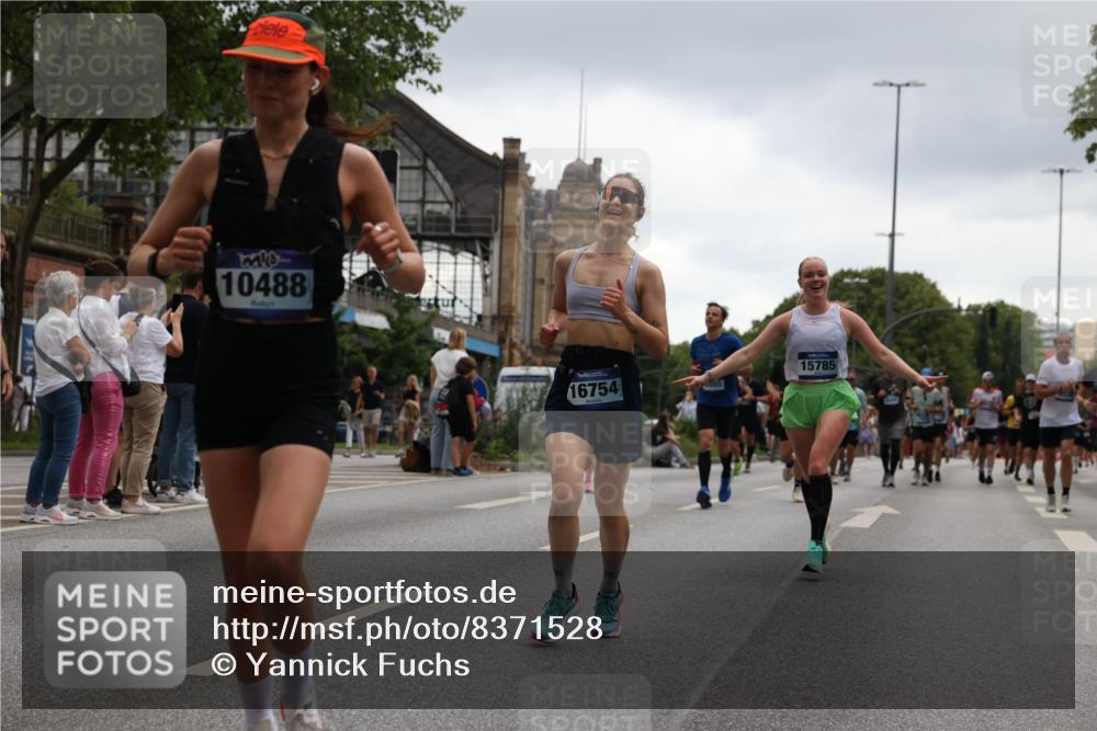 29.06.2025 - hella hamburg halbmarathon Yannick Fuchs http://msf.ph/oto/8371528 29.06.2025 10:53:42 20KM 2780, 3114, 3169, 4238, 4379, 4796, 4986, 6327, 6470, 7824, 8030, 8326, 8481, 8807, 9741, 9985, 10488, 10587, 11018, 11114, 11158, 11159, 11250, 11757, 12406, 12736, 12779, 13036, 13706, 14471, 14928, 15083, 15525, 15785, 15914, 16227, 16530, 16754, 16915, 17176, 17304, 17860, 18377, 18485, 18855, 19178 meine-sportfotos.de