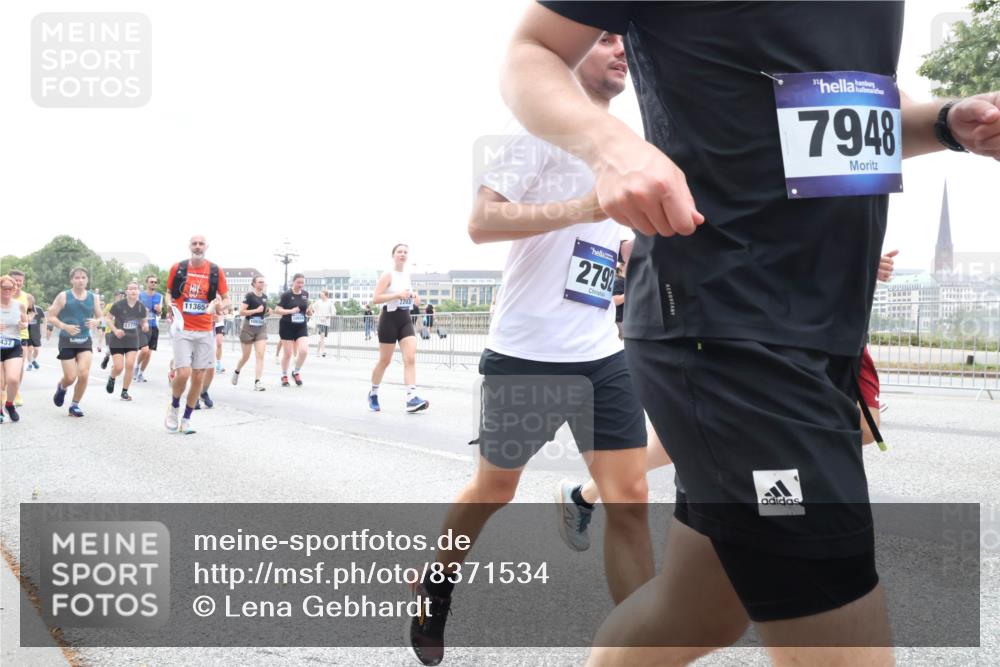 29.06.2025 - hella hamburg halbmarathon Lena Gebhardt http://msf.ph/oto/8371534 29.06.2025 10:48:57 Lombardsbrücke 437, 11776, 11365, 7203, 279, 7948, 1142, 1167, 1584, 2160, 2395, 2437, 2438, 2713, 2716, 2792, 3086, 3215, 3224, 3253, 4403, 5010, 5118, 5479, 5480, 5551, 6015, 6437, 6566, 6979, 7062, 7203, 7931, 7947, 7948, 8719, 8760, 9341, 9359, 9552, 9787, 10038, 10059, 10081, 10204, 10366, 10524, 10654, 10656, 10782, 10785, 11000, 11031, 11192, 11364, 11365, 13814, 13845, 15715, 16498, 16499, 16701 meine-sportfotos.de