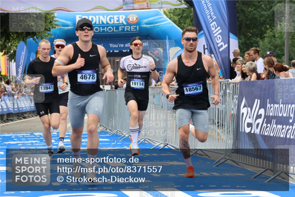 29.06.2025 - hella hamburg halbmarathon Strokosch-Dieckow http://msf.ph/oto/8371557 29.06.2025 10:27:28 Ziel 2203, 4678, 7651, 9804, 12341, 13941, 14019, 15576, 17354, 18567, 19114 meine-sportfotos.de