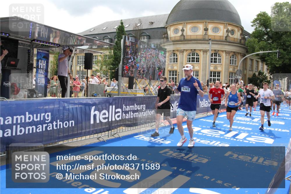 29.06.2025 - hella hamburg halbmarathon Michael Strokosch http://msf.ph/oto/8371589 29.06.2025 10:58:36 Ziel 2619, 2978, 3251, 4467, 5341, 6595, 7082, 7659, 9316, 12712, 12809, 12879, 18501, 18556, 19166 meine-sportfotos.de